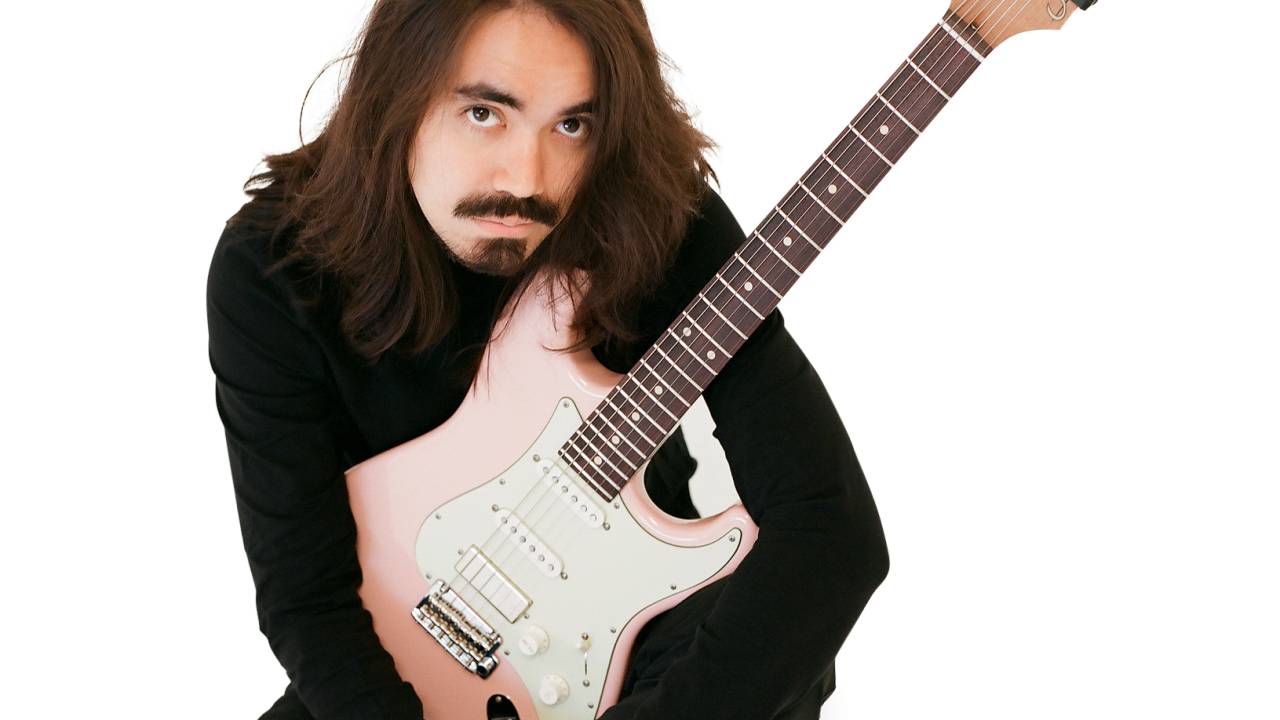 mateus-asato-guitarrista