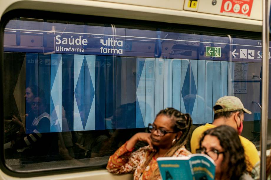 Movimentação de usuários na estação Saúde – Ultrafarma: uma das quatro estações de São Paulo que já foram rebatizadas