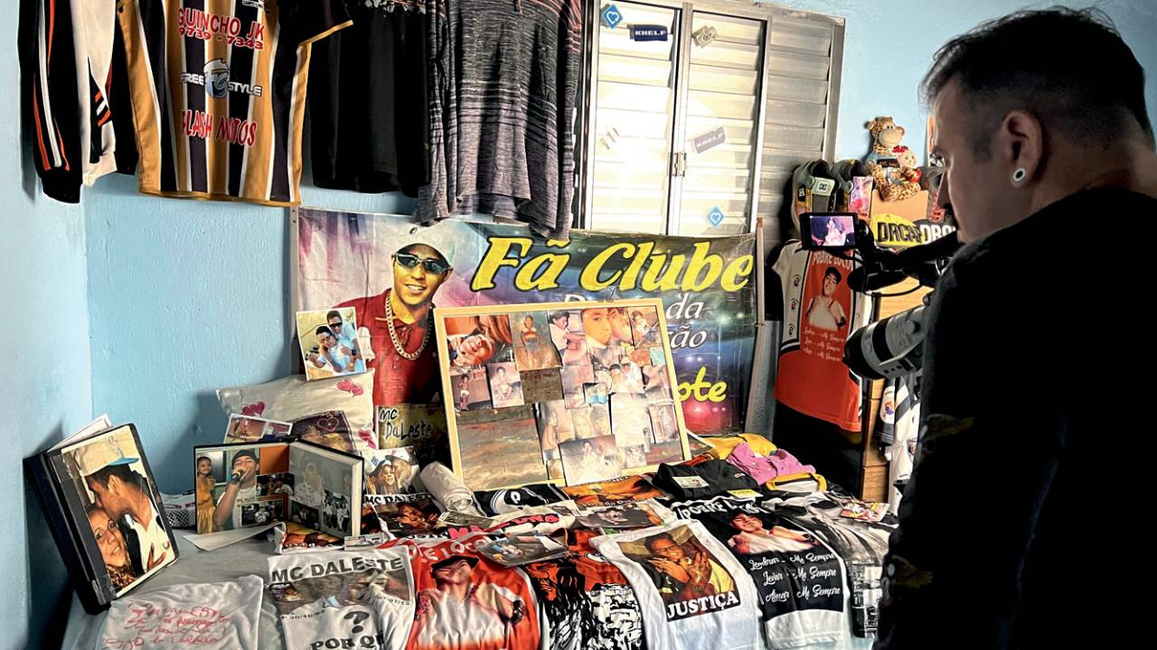 Legado vivo: dona de fã clube do MC Daleste guarda lembranças
