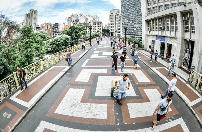Aglomeração no Viaduto Santa Efigênia. viaduto-santa-ifigênia-visão-superior