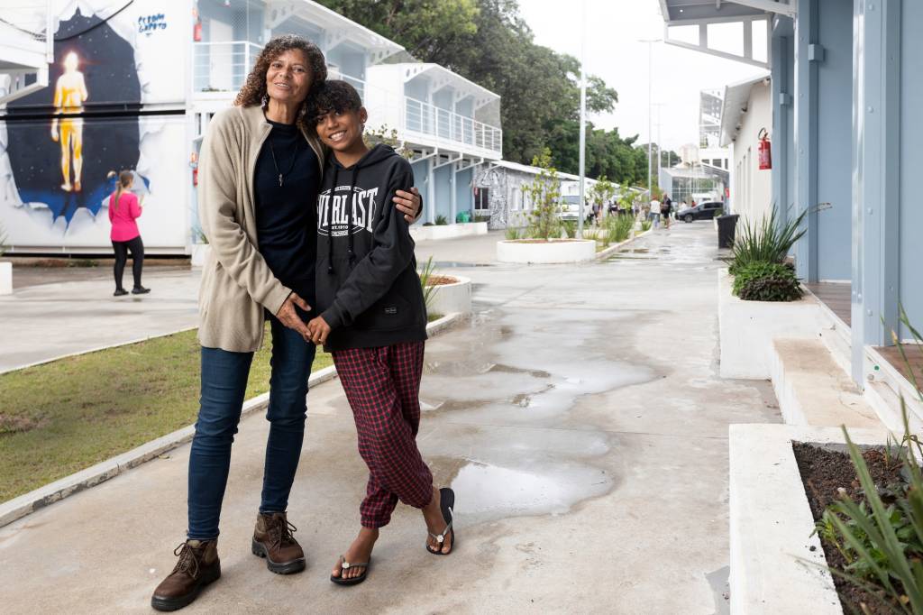 Vila Reencontro Imagem mostra mãe e filha em Vila Reencontro