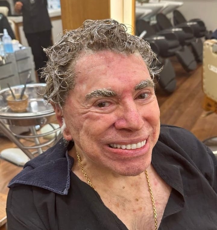 Afastado do SBT, Silvio Santos muda visual no salão do cabeleireiro Jassa