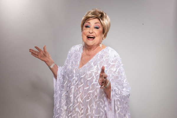 “Ganhar dinheiro no teatro ficou mais difícil”, diz Suely Franco