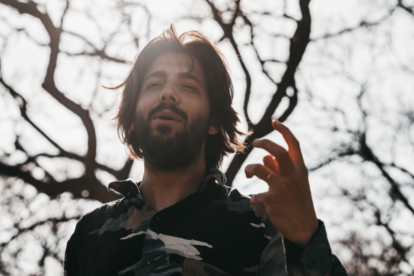 Salvador Sobral retorna a São Paulo com turnê de novo disco