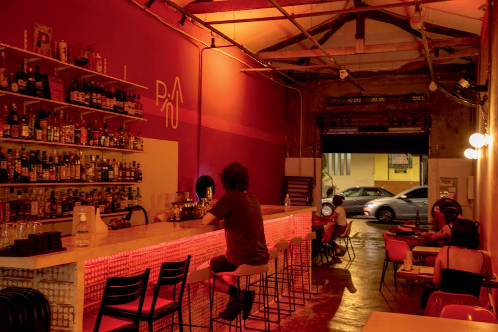 Pina Drinques passa por reforma, ganha cozinha e renova lista de coquetéis