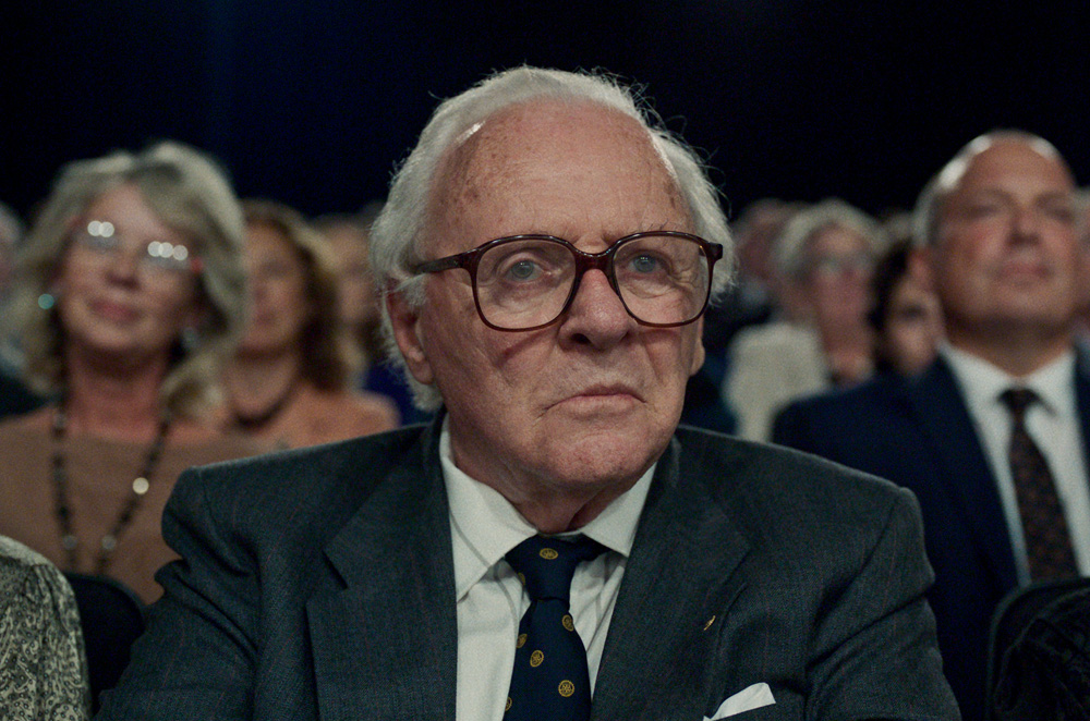 Anthony Hopkins no papel de Nicholas Winton, em 1988: cena do filme 'Uma Vida'