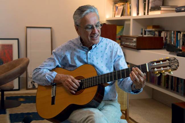 DORIVAL MENOR 3 Caetano Veloso Crédito Desirée do Valle.jpg caetano-veloso-dorival-caymmi-doc