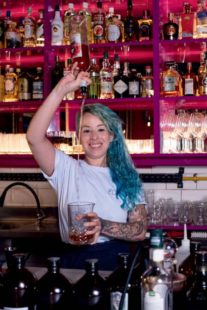 A bartender Estella Moraes: do Edith A bartender Estella Moraes: do Edith