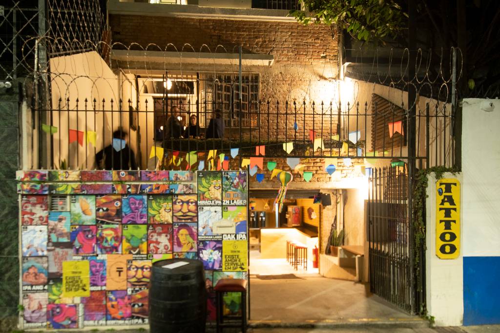 Bar Fiíca deixa o Bexiga, reabre em hotel e vai levar coquetéis a Pinheiros