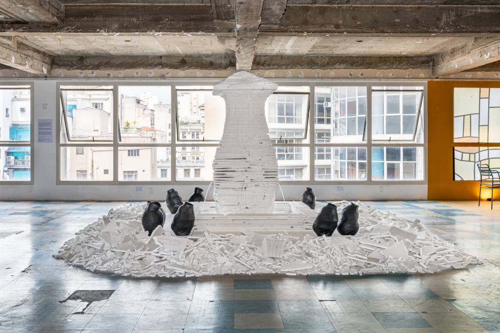 largo-misericordia-edificio-dw-somauma-casacor-4 Com curadoria de Felipe Morozini e execução por Pistache Ganache, essa escultura é uma reprodução do antigo Chafariz da Misericórdia.