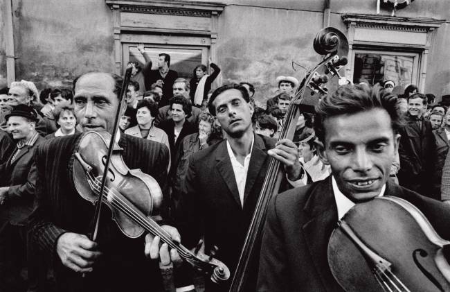 CZECHOSLOVAKIA. Straznice. 1966. Festival of gypsy music. josef-kouldeka-mostra-ims-ciganos