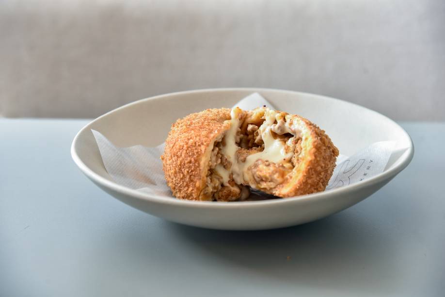 Komah Bakery: korokke de porco Komah Bakery: korokke de porco