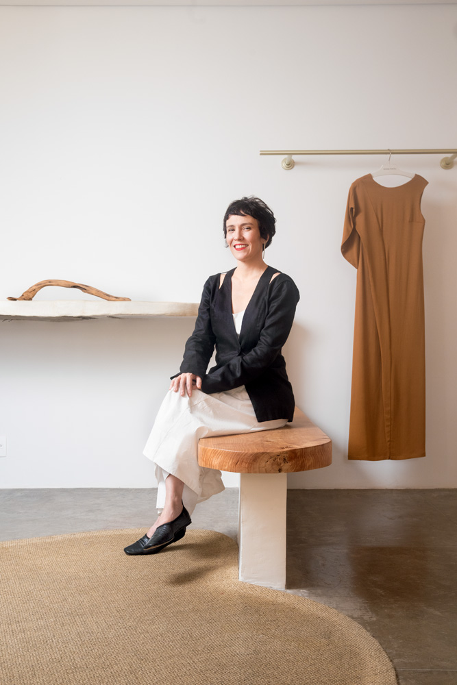 Na contramão do fast fashion, estilistas investem no design autoral