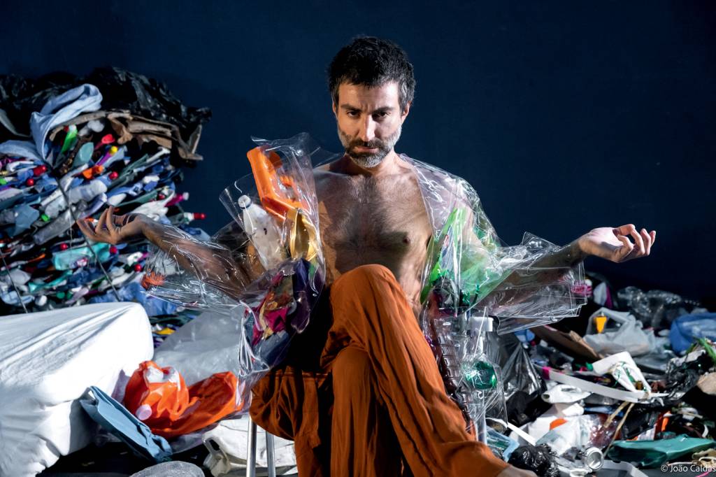 ‘Aqui Elevado a um Trilhão’ alerta para a crise climática