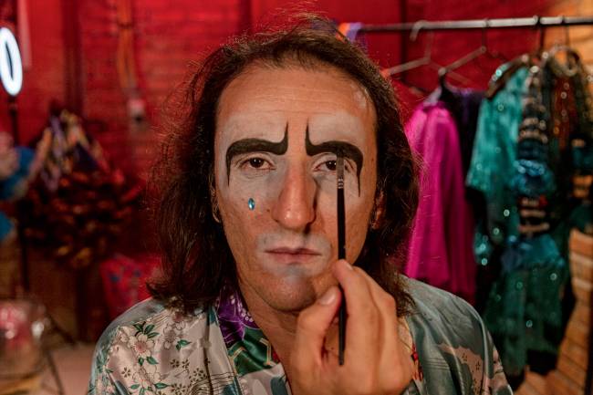 FILHA DO PALHAÇO 2 Divulgação.jpg Demick Lopes no papel de Renato: homenagem a humoristas em 'A Filha do Palhaço'