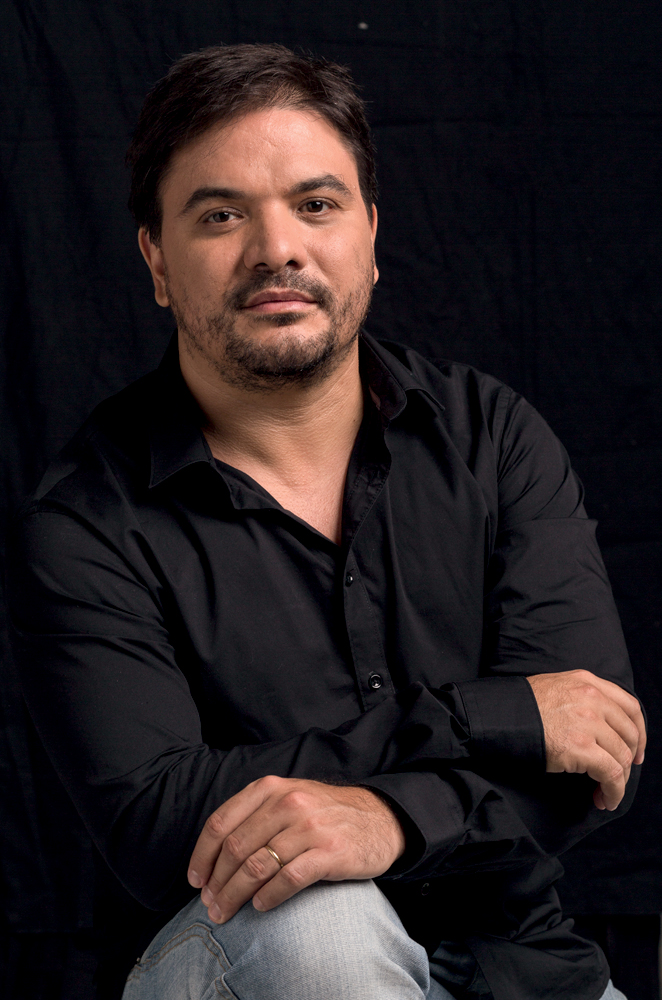 Foto Diretor Renato Martins Relatos do Front 3.jpg no-rastro-do-dinheiro-podcast