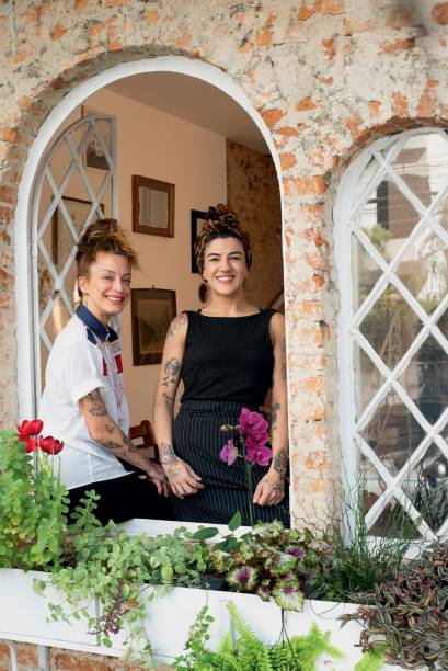 Tainá Maia e Bel Crozera: cardápio sintético em uma casinha charmosa do Paraíso Tainá Maia e Bel Crozera: cardápio sintético em uma casinha charmosa do Paraíso