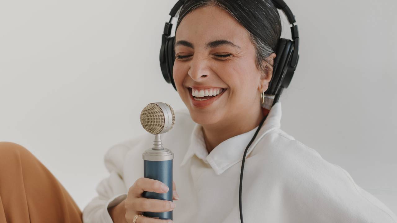 Lela Brandão, do podcast 'gostosas também choram'