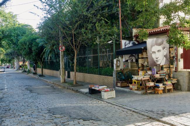 Ricardo Lombardi.Dono do sebo Desculpe a Poeira sebo-desculpe-a-poeira-10-anos