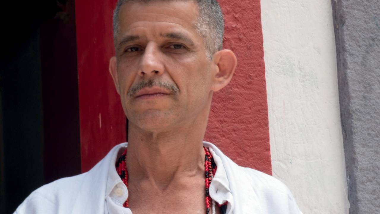 Cabelo: poeta, músico e artista plástico