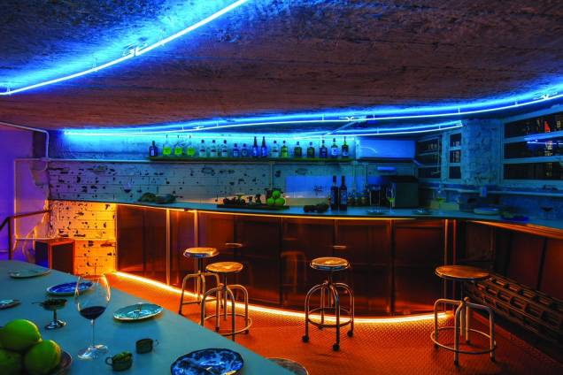 O salão do Bar da Bege: pé-direito (bem) baixo O salão do Bar da Bege: pé-direito (bem) baixo