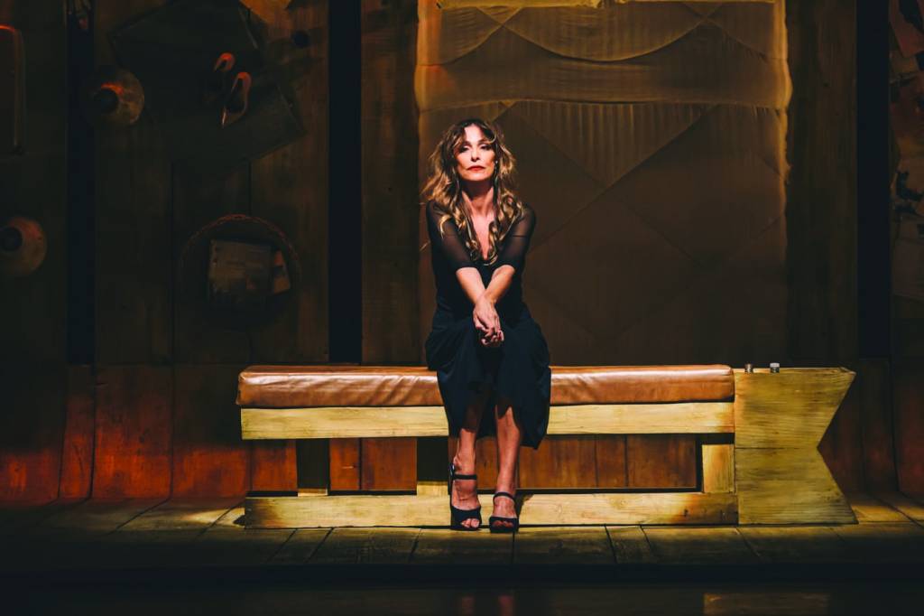 ‘Minha Vida em Marte’, de Mônica Martelli, reestreia no Teatro Renault