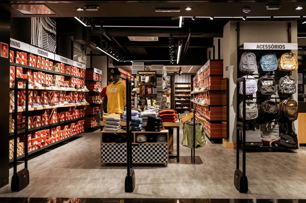 Vans inaugura loja outlet no Shopping Light