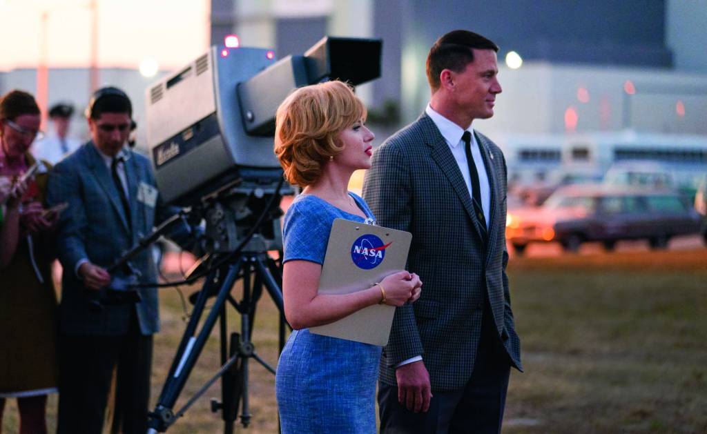 ‘Como Vender a Lua’ brinca com teoria da conspiração sobre Apollo 11