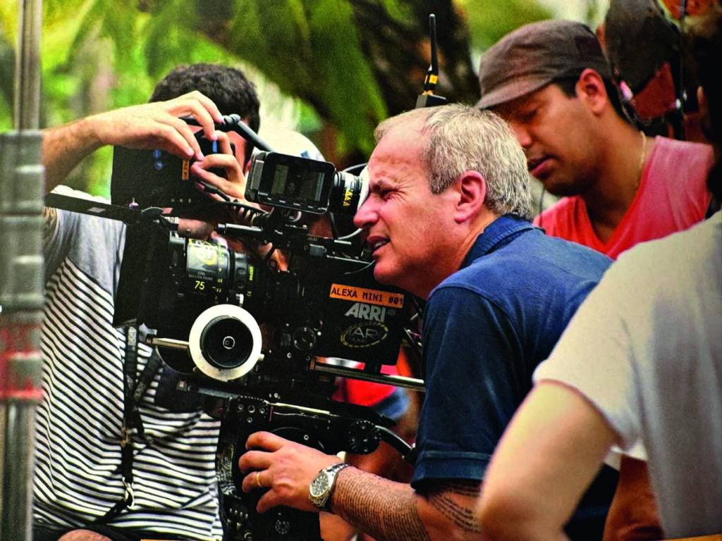 Jayme Monjardim Crédito Arquivo Pessoal (4) Homem grisalho olhando grande câmera de televisão