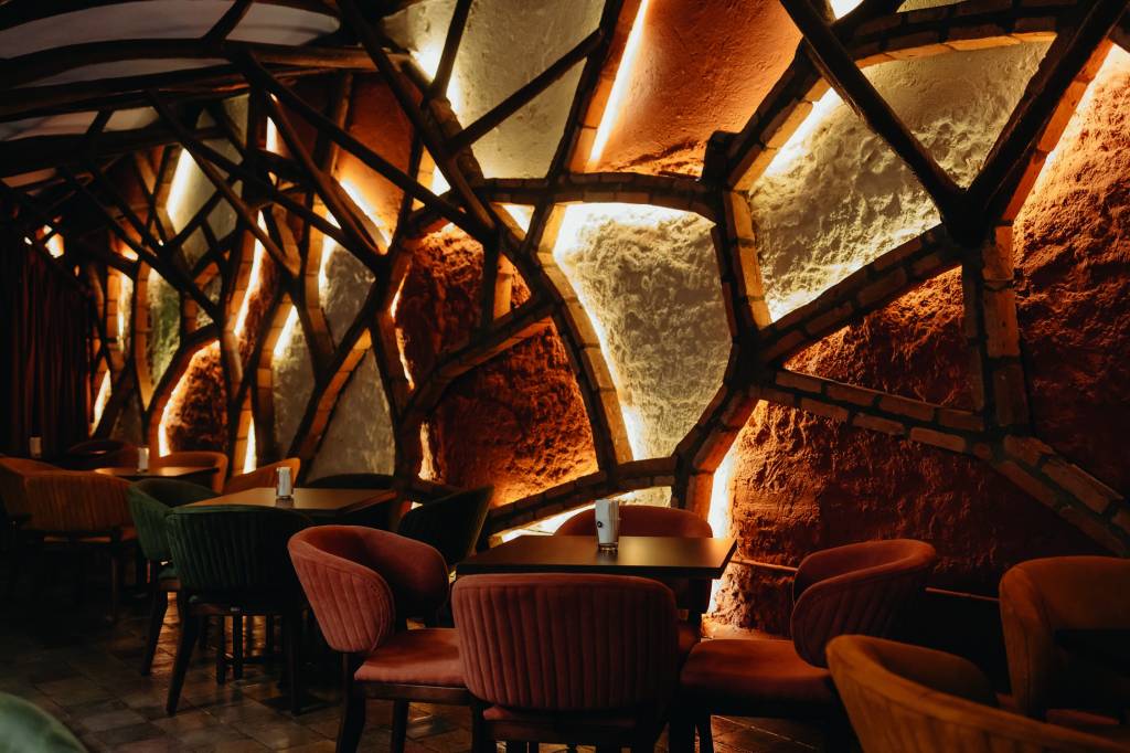 O novo bar escondido de São Paulo tem coquetelaria de Spencer Amereno Jr.