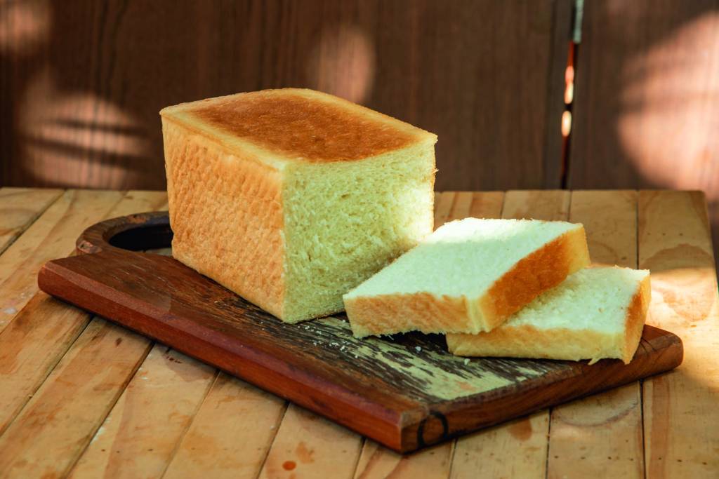 Turiá vende pães de fermentação natural numa portinha em Perdizes