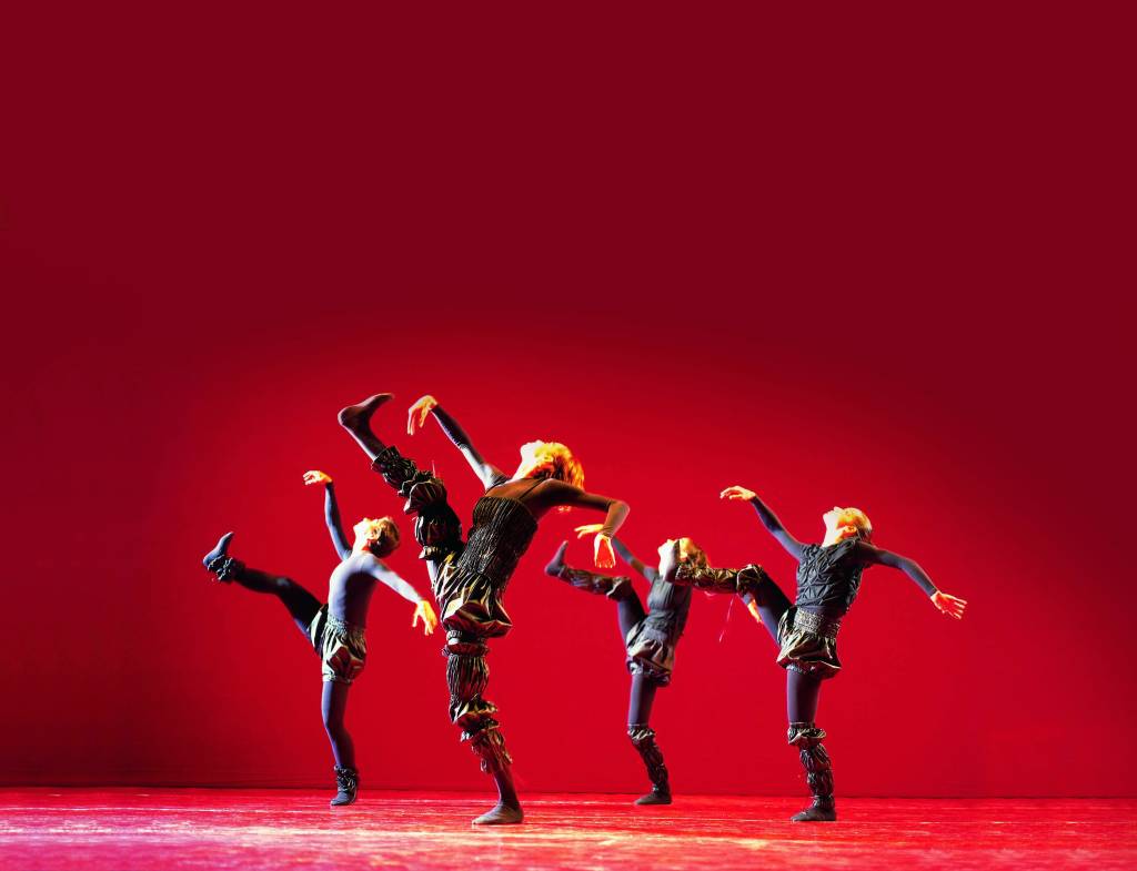 Grupo Corpo remonta dois balés populares em São Paulo