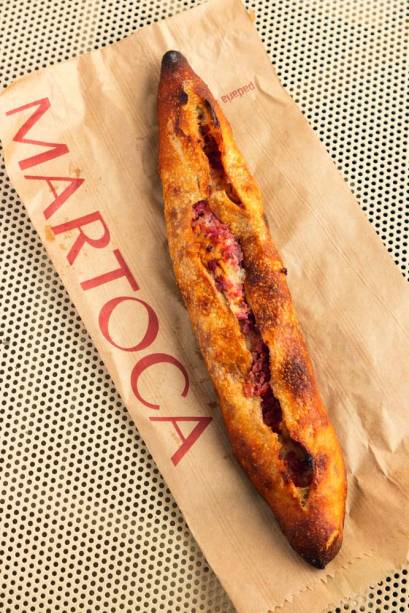 Martoca— Padaria Artesanal: baguetinha com linguiça Martoca— Padaria Artesanal: baguetinha com linguiça