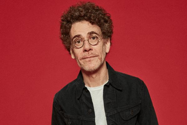 Nando Reis volta a São Paulo com o seu show de sucessos