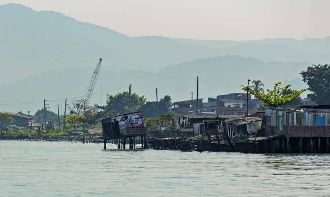 Túnel Santos-Guarujá Remoção de palafitas no Guarujá: moradores realocados
