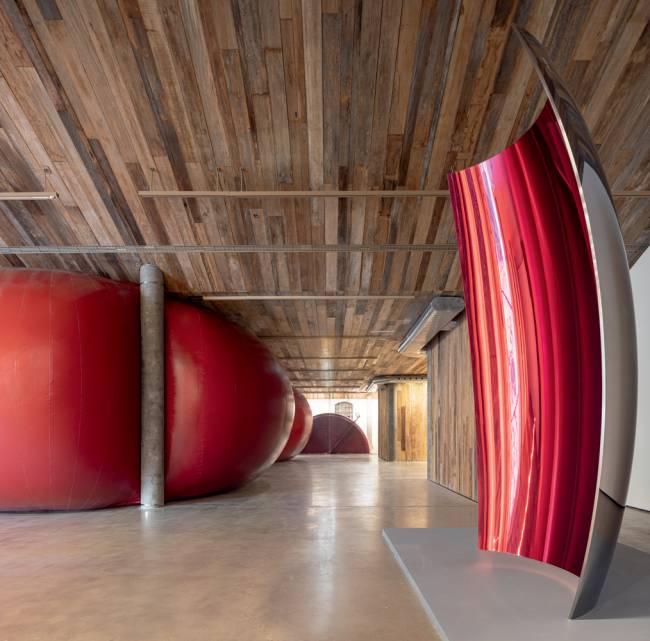 240818_Anish_Kapoor_0683-Pano-Edit.jpg A exposição 'Inflamação', de Anish Kapoor abre no domingo (15), na Casa Bradesco