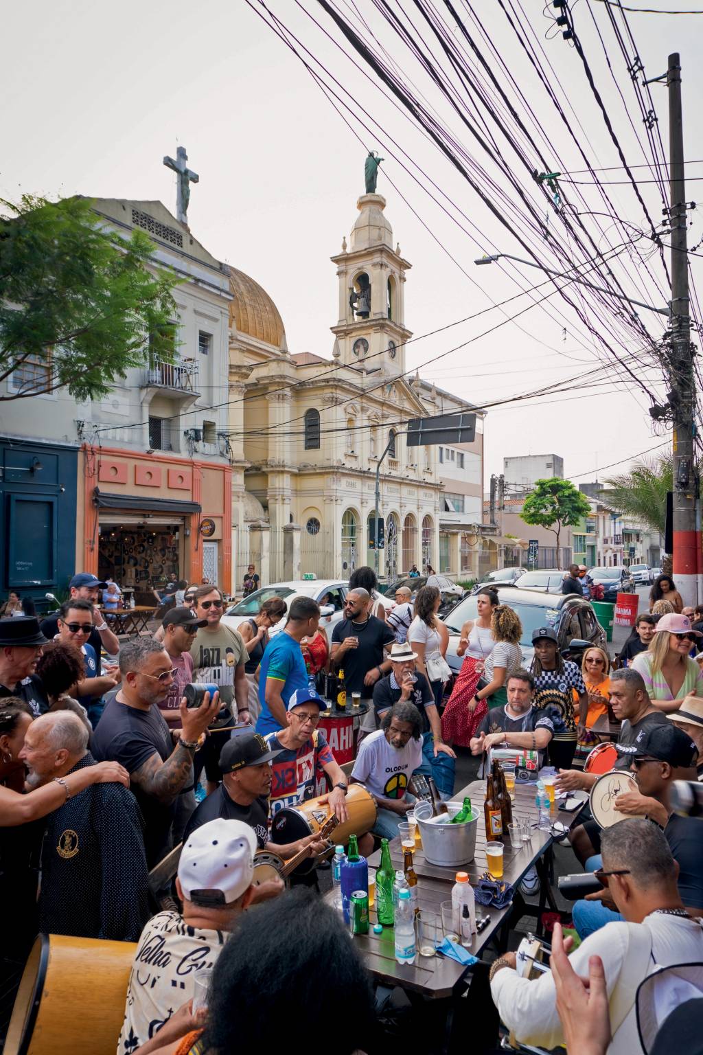 ABRE Samba + Achiropita ao fundo.jpg bixiga-guia-cultural