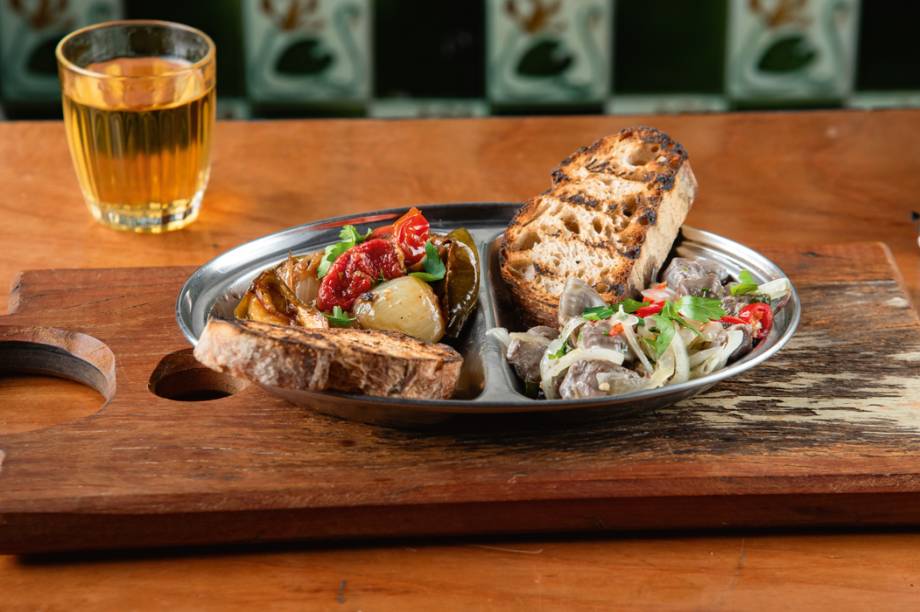 Casa de Francisca — Largo: acepipes como as conservasde jiló e de moela Casa de Francisca — Largo: acepipes como as conservasde jiló e de moela