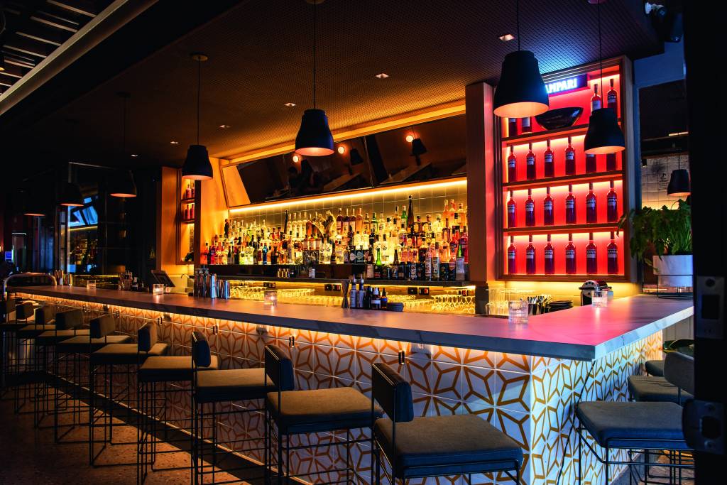 Conheça o badalado Exímia, bar do Itaim Bibi, no Comer & Beber Experience