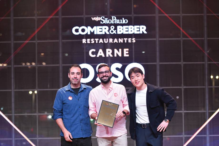 Victor Cabanas e Guilherme Mora, do Osso, com Arthur Paek Victor Cabanas e Guilherme Mora, do Osso, com Arthur Paek