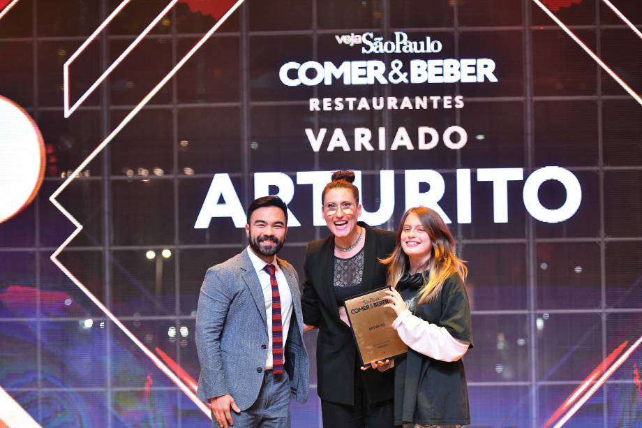 Mauro Sousa com Paola Carosella, do Arturito, e a filha da chef, Francesca Mauro Sousa com Paola Carosella, do Arturito, e a filha da chef, Francesca