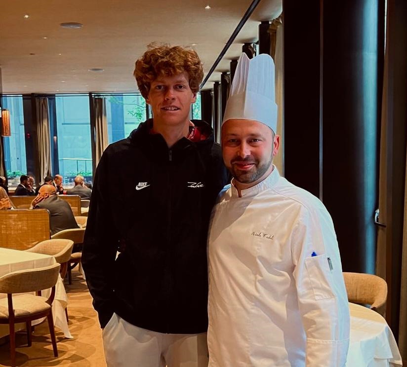 Jannik Sinner celebra vitória no Aberto dos Estados Unidos no Fasano NY