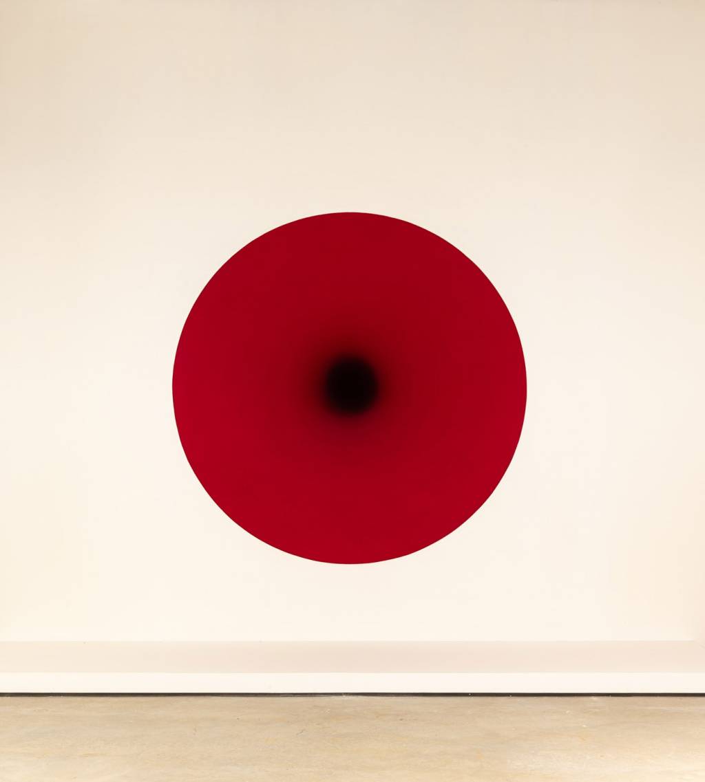 Untitled Crédito Joana França-Todos os direitos reservados, DACS-AUTVIS, 2024 Quadro redondo com furo no meio, vermelho
