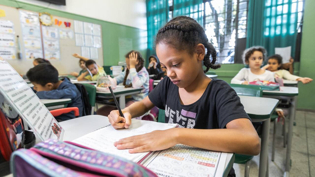 estudante-escola-deputado-pedro-costa