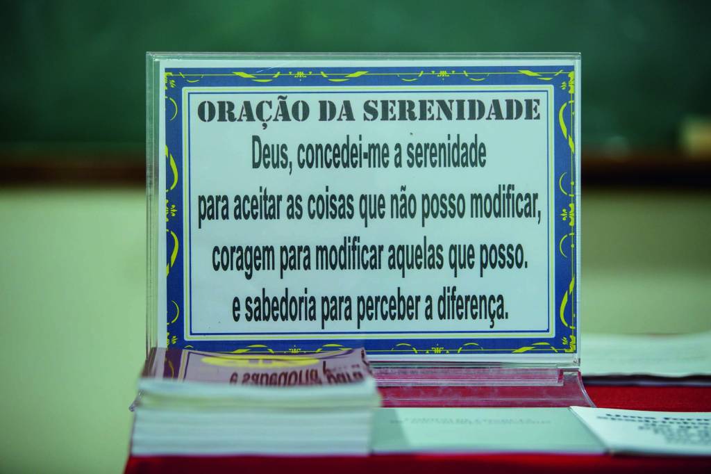 Reunião de Jogadores Anônimos em Igreja no bairro da Luz Aviso em sala de sessão do J.A.