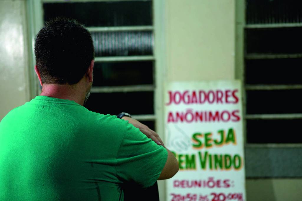 Reunião de Jogadores Anônimos em Igreja no bairro da Luz Jogador durante sessão do J.A.: contagem em horas, dias, meses e anos