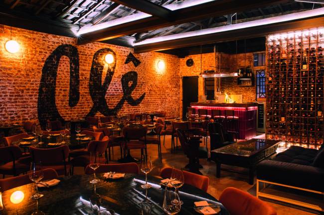 Novo espaço com mesas e cadeiras