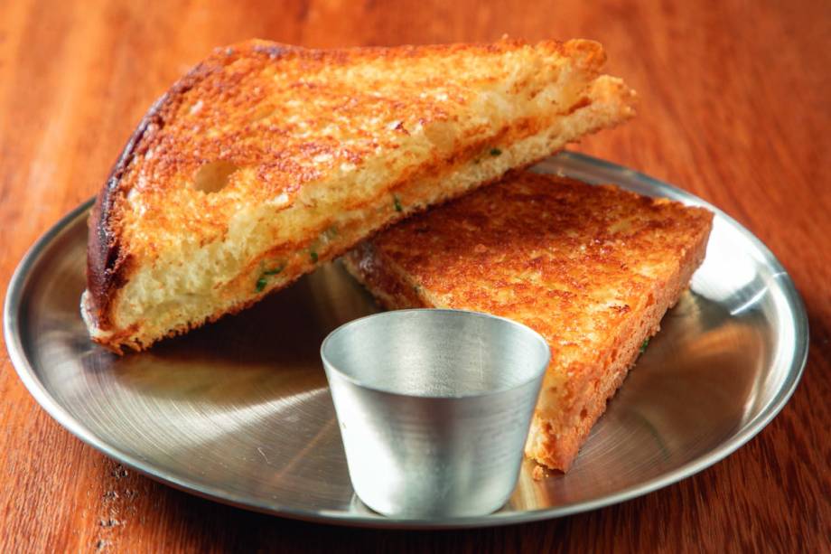 Ronin Café: queijo quente e calda de caramelo de alho Ronin Café: queijo quente e calda de caramelo de alho