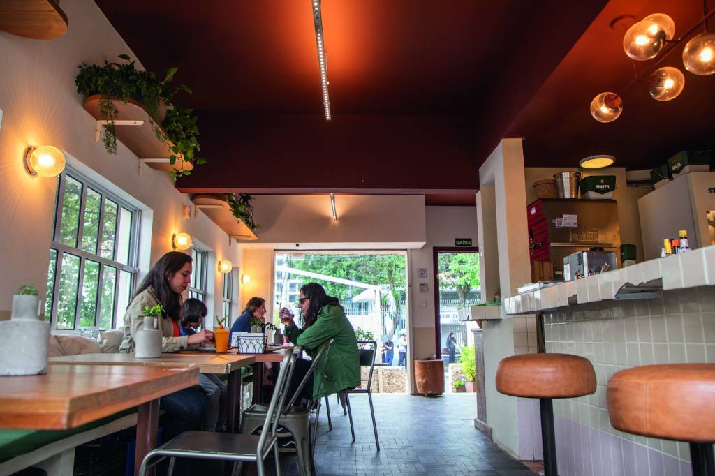 Casquinha Bar tem petiscos que mesclam o Brasil com outros países e pagode