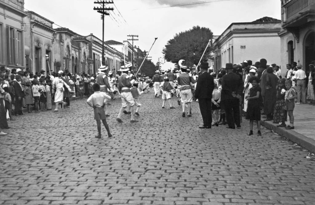 Mostra na Casa Mário de Andrade revela a relação do poeta com o Carnaval